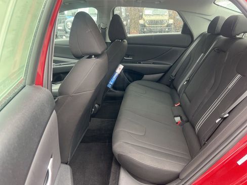 Used 2024 Hyundai Elantra SEL w/ Convenience Package image 17