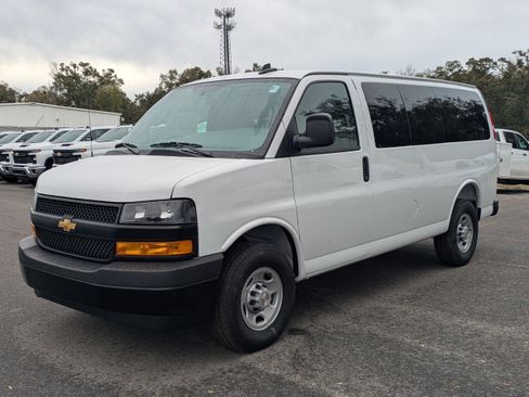 New 2025 Chevrolet Express 3500 LS RWD image 4