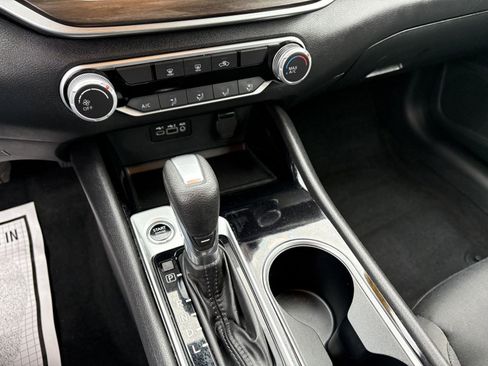 Used 2024 Nissan Altima 2.5 SV image 15