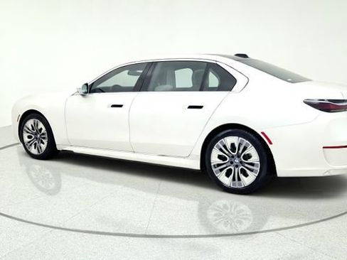 Used 2023 BMW i7 xDrive60 AWD/4WD image 6