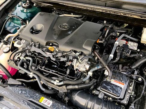 Used 2021 Toyota Camry XLE image 32