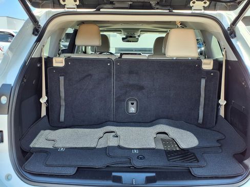 Used 2021 Toyota Highlander Limited FWD image 23