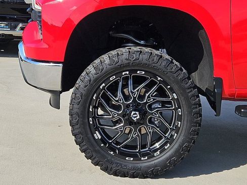 Used 2022 Chevrolet Silverado 1500 LT RWD image 32