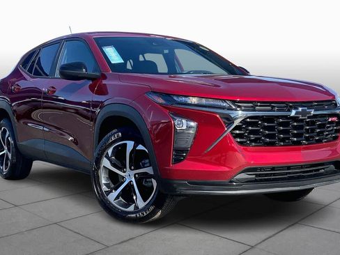 Certified 2025 Chevrolet Trax RS w/ Driver Confidence Package image 3