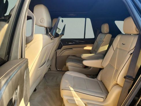 Used 2021 Cadillac Escalade Premium Luxury w/ Performance Package image 13