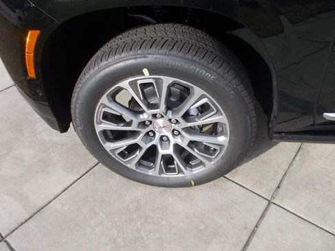 New 2026 GMC Yukon Denali w/ Denali Reserve Package image 9