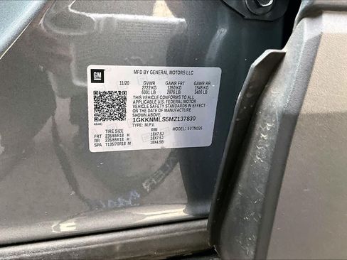 Used 2021 GMC Acadia SLT w/ LPO, Floor Liner Package FWD image 34