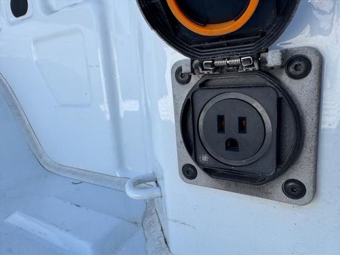 Used 2021 Chevrolet Silverado 1500 Custom w/ Safety Confidence Package image 11