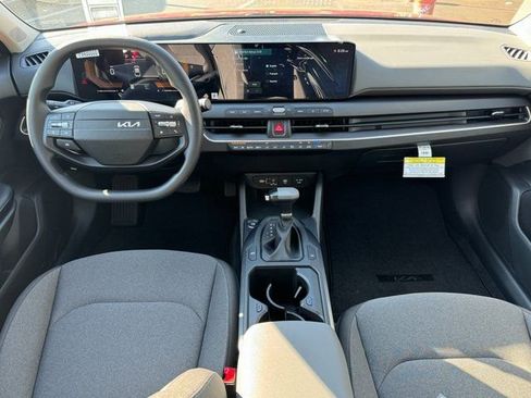 New 2025 Kia K4 FWD image 11