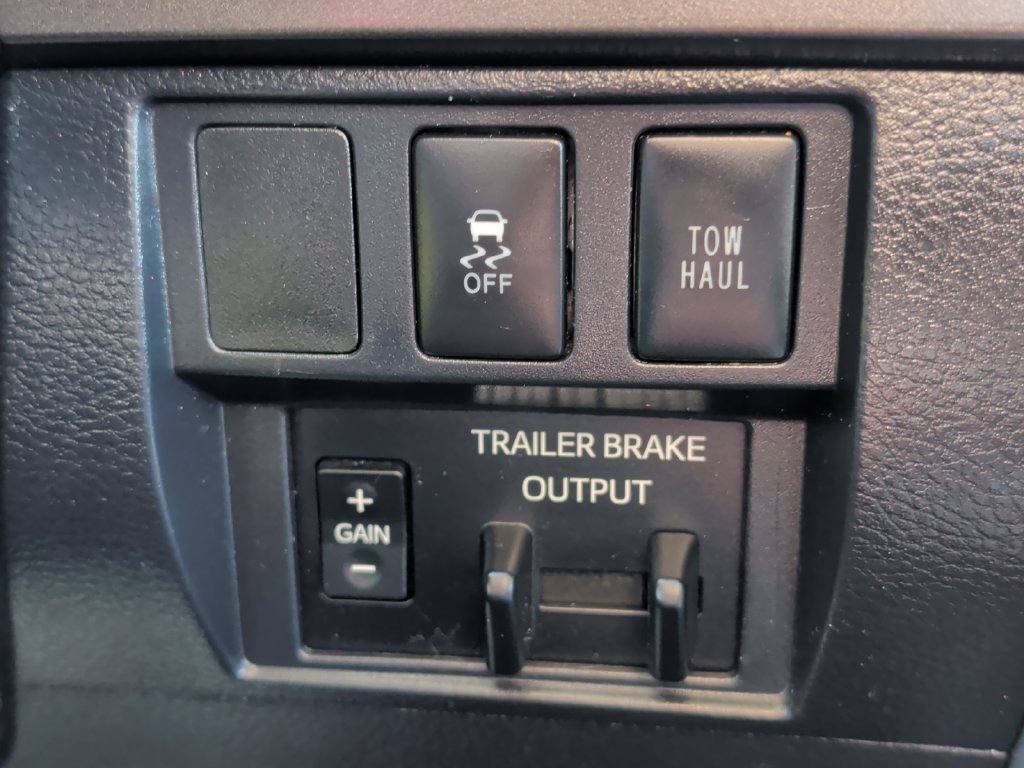Used 2018 Toyota Tundra SR5 w/ SR5 Upgrade Package AWD/4WD image 27