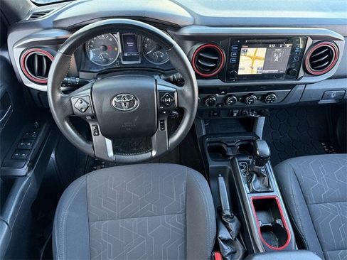 Used 2019 Toyota Tacoma TRD Off-Road image 12