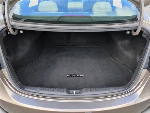 Used 2013 Hyundai Elantra GLS w/ Preferred Pkg image 6