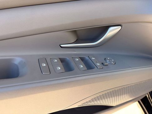 Used 2023 Hyundai Elantra SEL w/ Convenience Package image 12