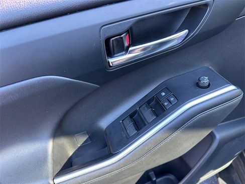 Used 2021 Toyota Highlander XLE image 30