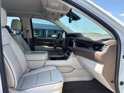 Used 2023 GMC Yukon XL Denali w/ Advanced Technology Package AWD/4WD image 13
