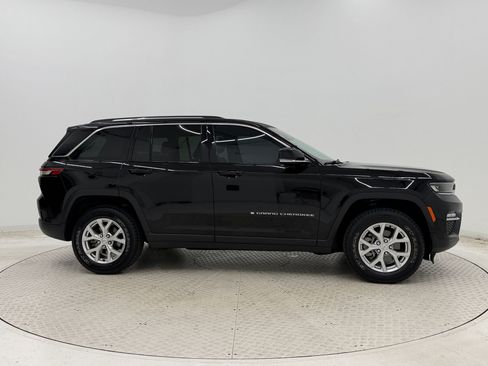 Used 2023 Jeep Grand Cherokee Limited w/ Trailer Tow Prep Group (B) AWD/4WD image 8