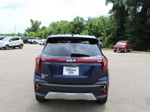 Used 2026 Kia Seltos LX FWD image 8
