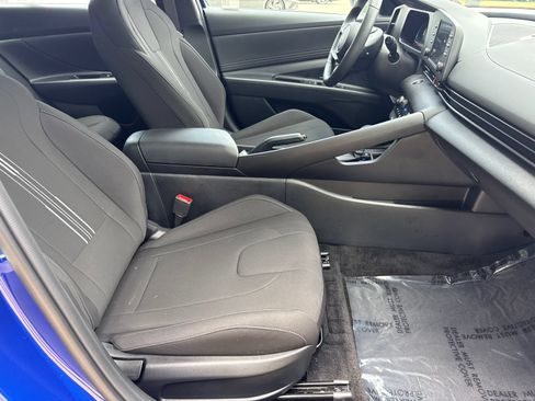 Used 2025 Hyundai Elantra Sport FWD image 13