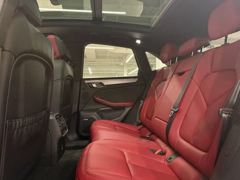 Used 2026 Porsche Macan AWD/4WD image 29