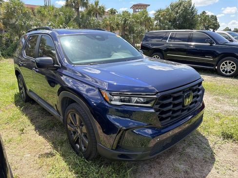 Used 2025 Honda Pilot Sport image 1