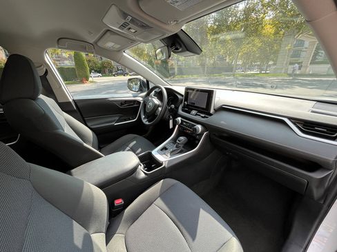 Used 2024 Toyota RAV4 LE image 21