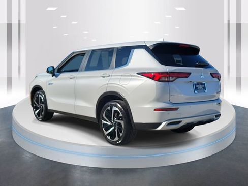 Used 2025 Mitsubishi Outlander SE image 4