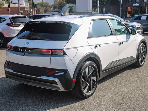 Used 2025 Hyundai Ioniq 5 SEL image 9
