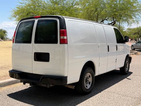 Used 2017 Chevrolet Express 2500 RWD image 5