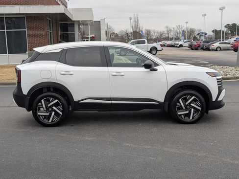 New 2026 Nissan Kicks SV w/ SV Premium Package FWD image 2