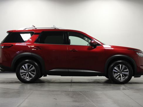 Used 2022 Nissan Pathfinder SL AWD/4WD image 3