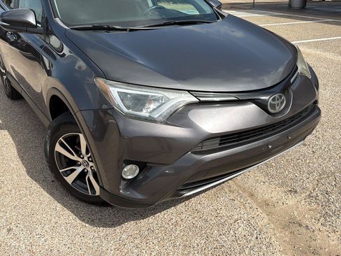 Used 2018 Toyota RAV4 XLE AWD/4WD image 8