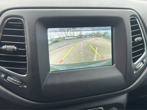 Used 2019 Jeep Compass Latitude w/ Cold Weather Group image 16