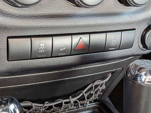 Used 2014 Jeep Wrangler Unlimited Sahara w/ Connectivity Group image 20