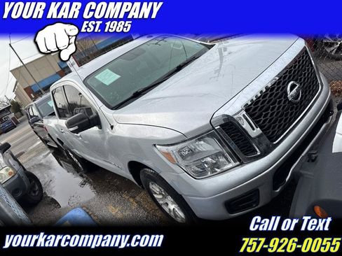 Used 2019 Nissan Titan SV image 1