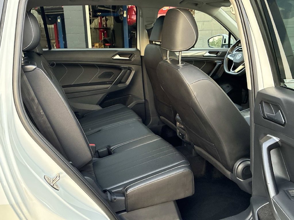 Used 2024 Volkswagen Tiguan SE FWD image 11