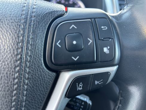 Used 2017 Toyota Highlander Limited AWD/4WD image 27