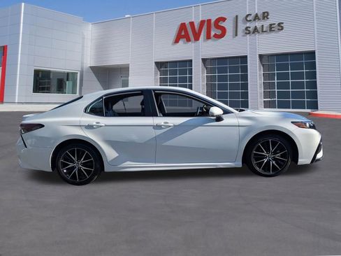 Used 2024 Toyota Camry SE image 5