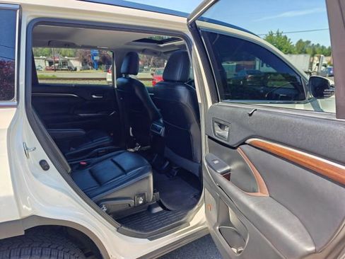 Used 2015 Toyota Highlander Limited AWD/4WD image 28