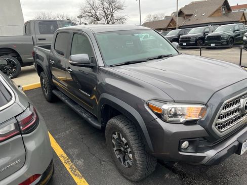 Used 2016 Toyota Tacoma TRD Off-Road w/ Towing Package image 2