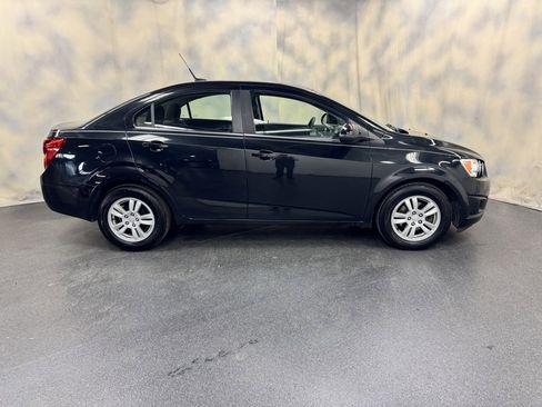 Used 2013 Chevrolet Sonic LT image 9
