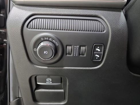Used 2022 Jeep Wagoneer Series III w/ Premium Group I AWD/4WD image 25