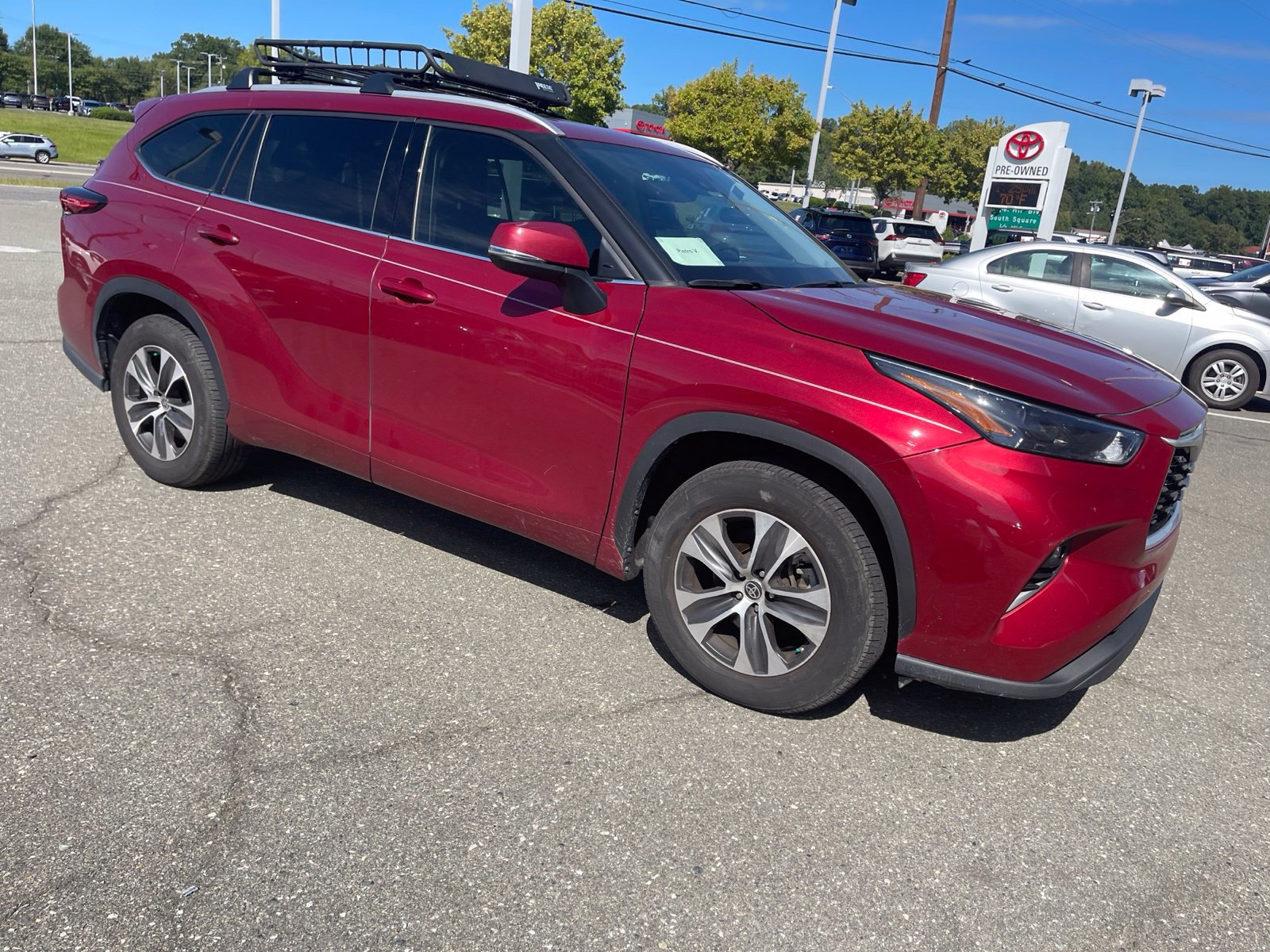 Used 2022 Toyota Highlander XLE FWD image 18