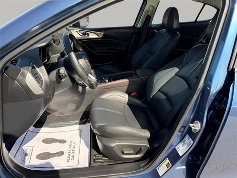 Used 2018 MAZDA MAZDA3 Touring FWD image 13