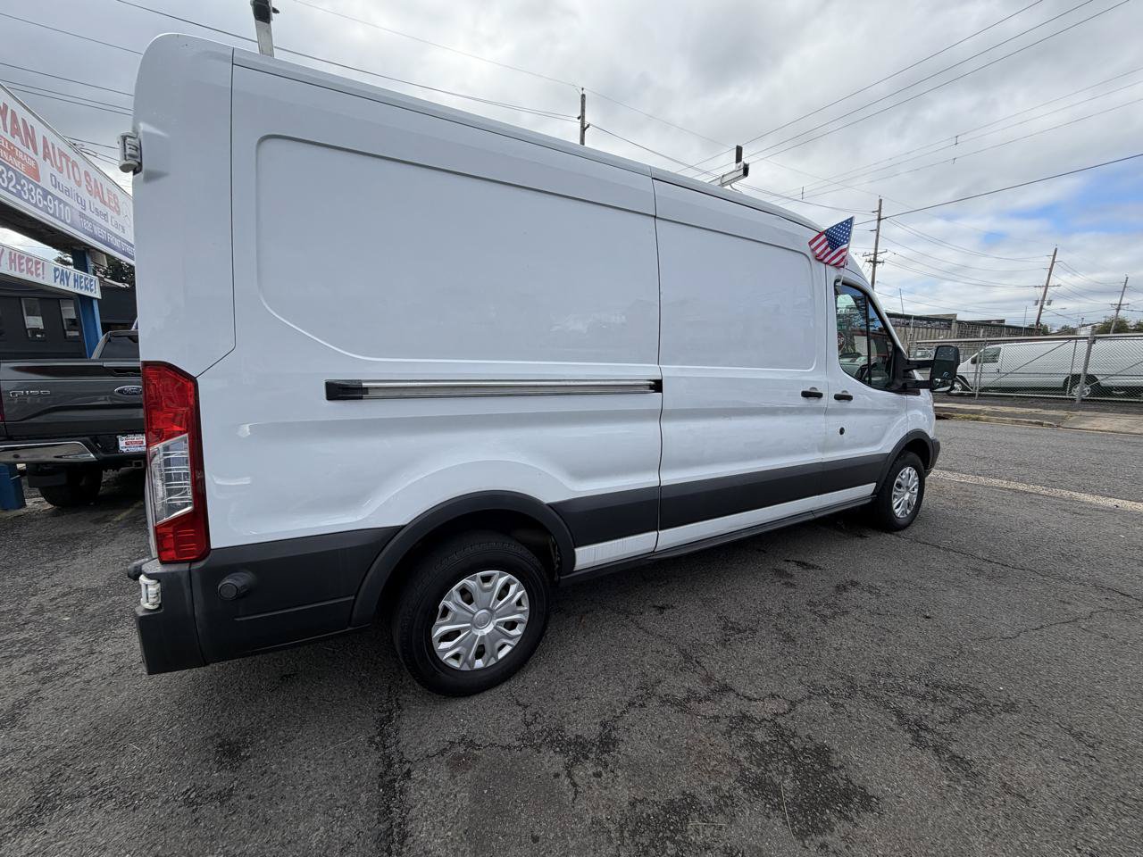 Used 2015 Ford Transit 250 148 Medium Roof w/ Interior Upgrade Package RWD image 12