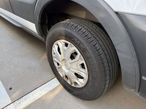 Used 2023 Ford Transit 350 XLT image 5