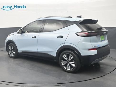 Used 2022 Chevrolet Bolt EUV LT w/ Convenience Package FWD image 5