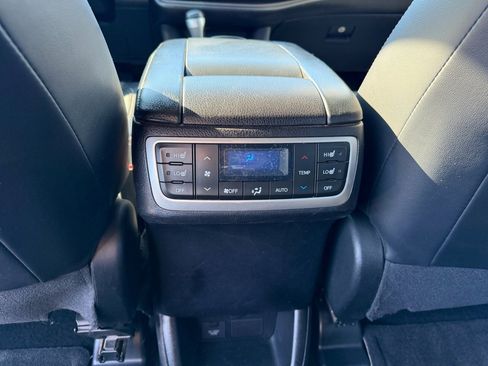 Used 2016 Toyota Highlander Limited image 23