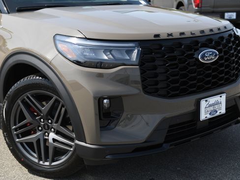 New 2026 Ford Explorer ST-Line RWD image 3