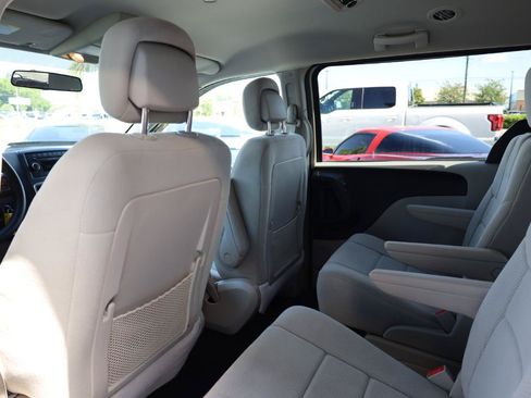 Used 2012 Dodge Grand Caravan SXT FWD image 13