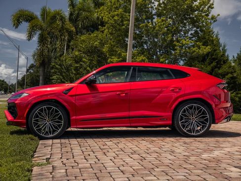 Used 2025 Lamborghini Urus Performante AWD/4WD image 2